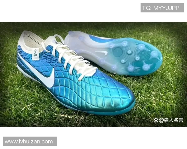 足球明星同款拖鞋时尚推荐让你轻松打造运动休闲风格